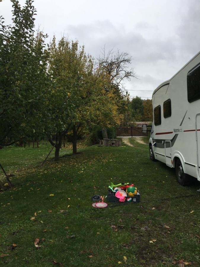 Devenyi Vendeghaz Leilighet Csesznek Eksteriør bilde